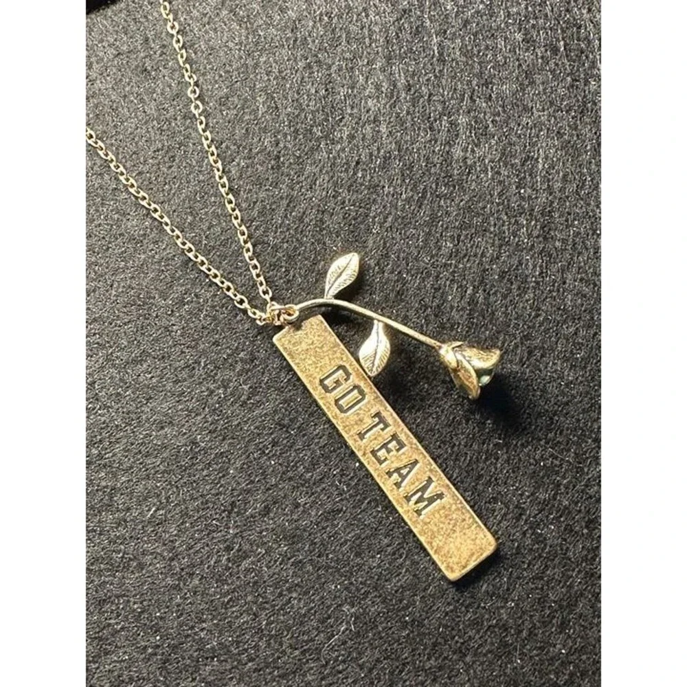 élie Gold GO TEAM Bar Pendant Necklace Rose Leaf Charm NWT New Boho Jewelry Gift